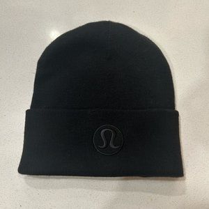 Lululemon warm revelation beanie.